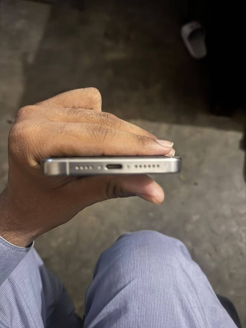 Apple iPhone 15 Pro Max 5