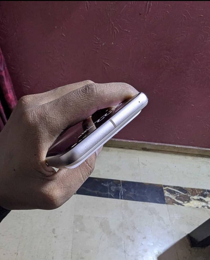 Google Pixel 8 5