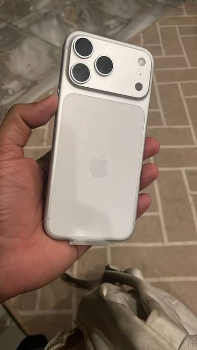 iPhone 17 Pro Max 0 cycle