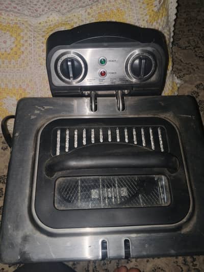 Title: Electric Deep Fryer – Home Use – Good Condition
