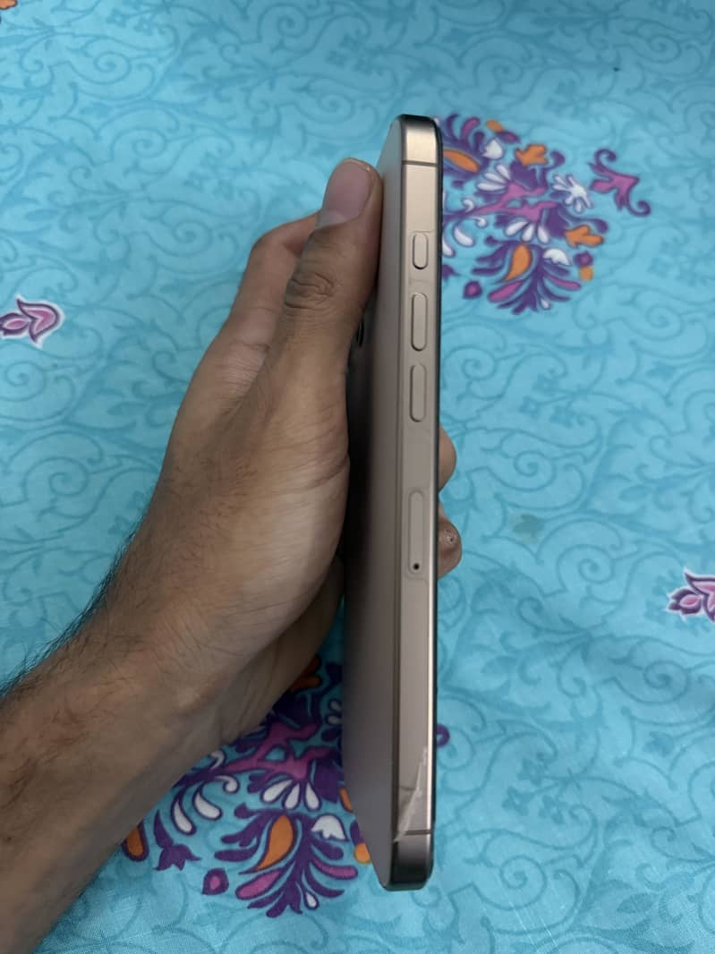 Apple iPhone 16 Pro Max 2