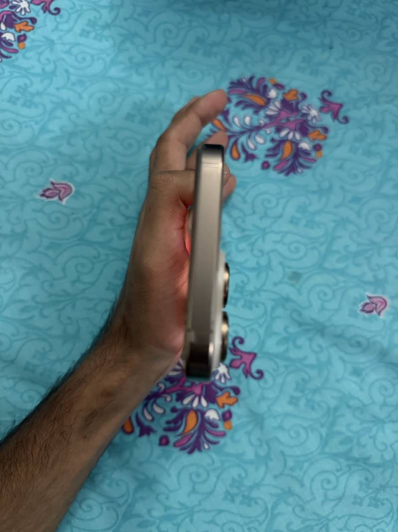 Apple iPhone 16 Pro Max 3
