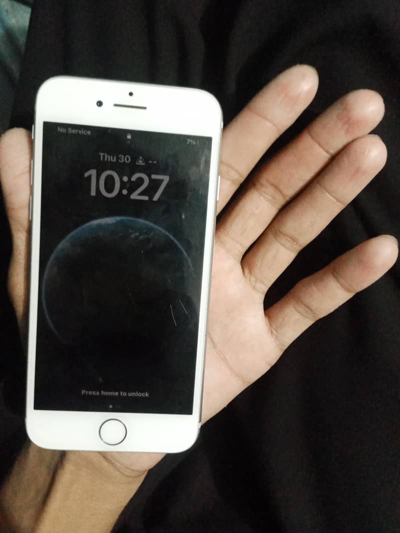 Apple iPhone 8 1
