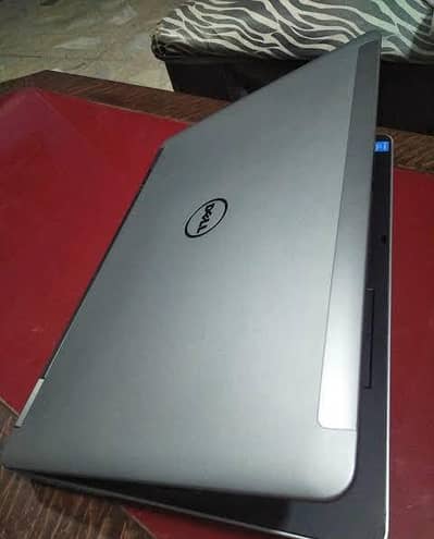highend laptop with 2gb graphics card