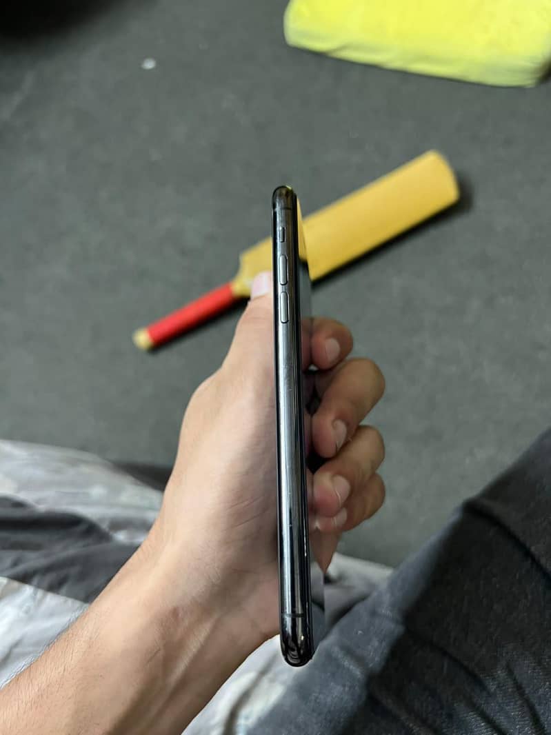 iPhone 11 Pro Max 6
