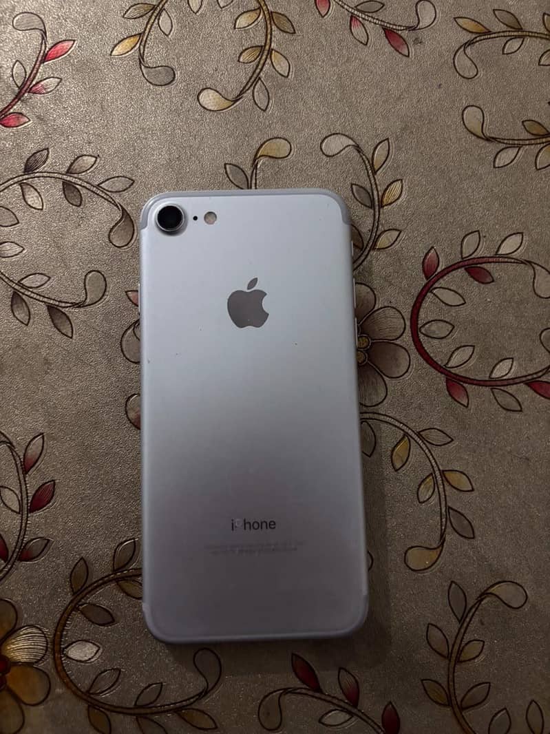 Apple iPhone 7 0