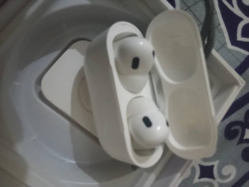 earbuds 1