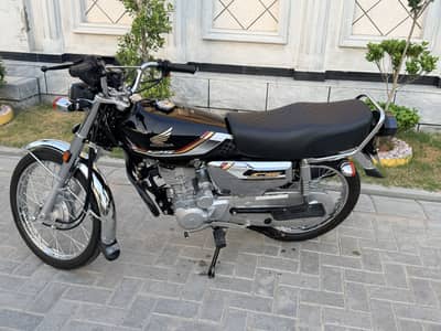 Honda 125S Self Start Black