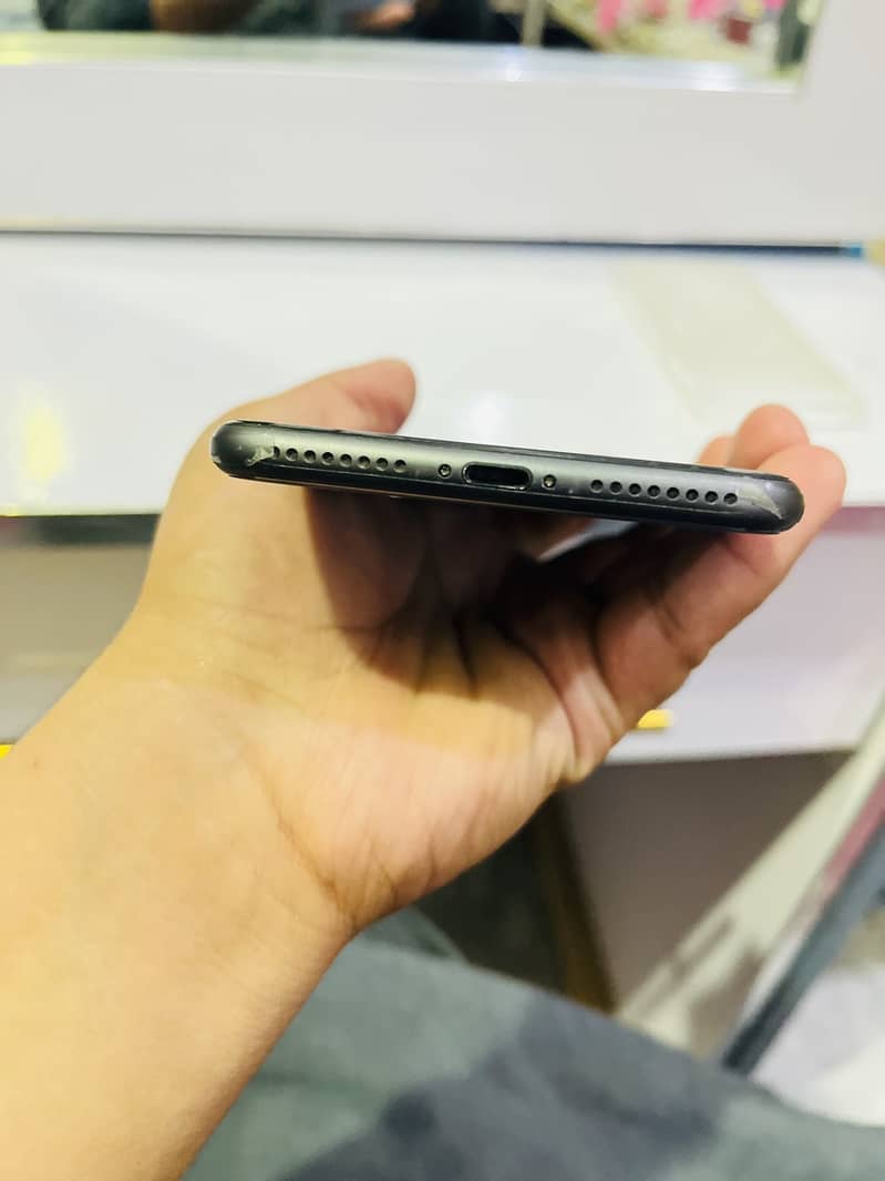 Apple iPhone 8 Plus 0