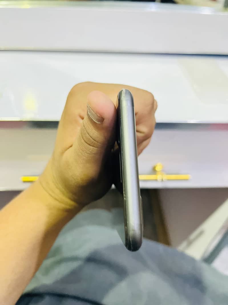 Apple iPhone 8 Plus 1