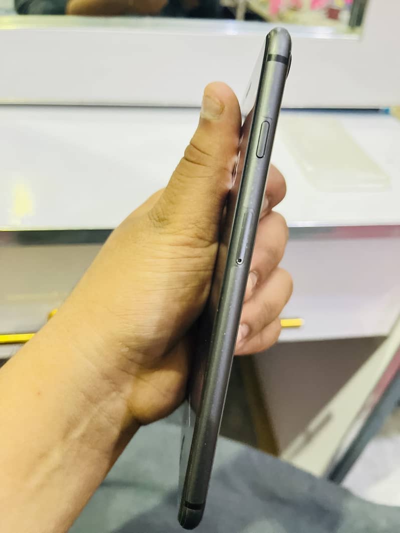 Apple iPhone 8 Plus 2