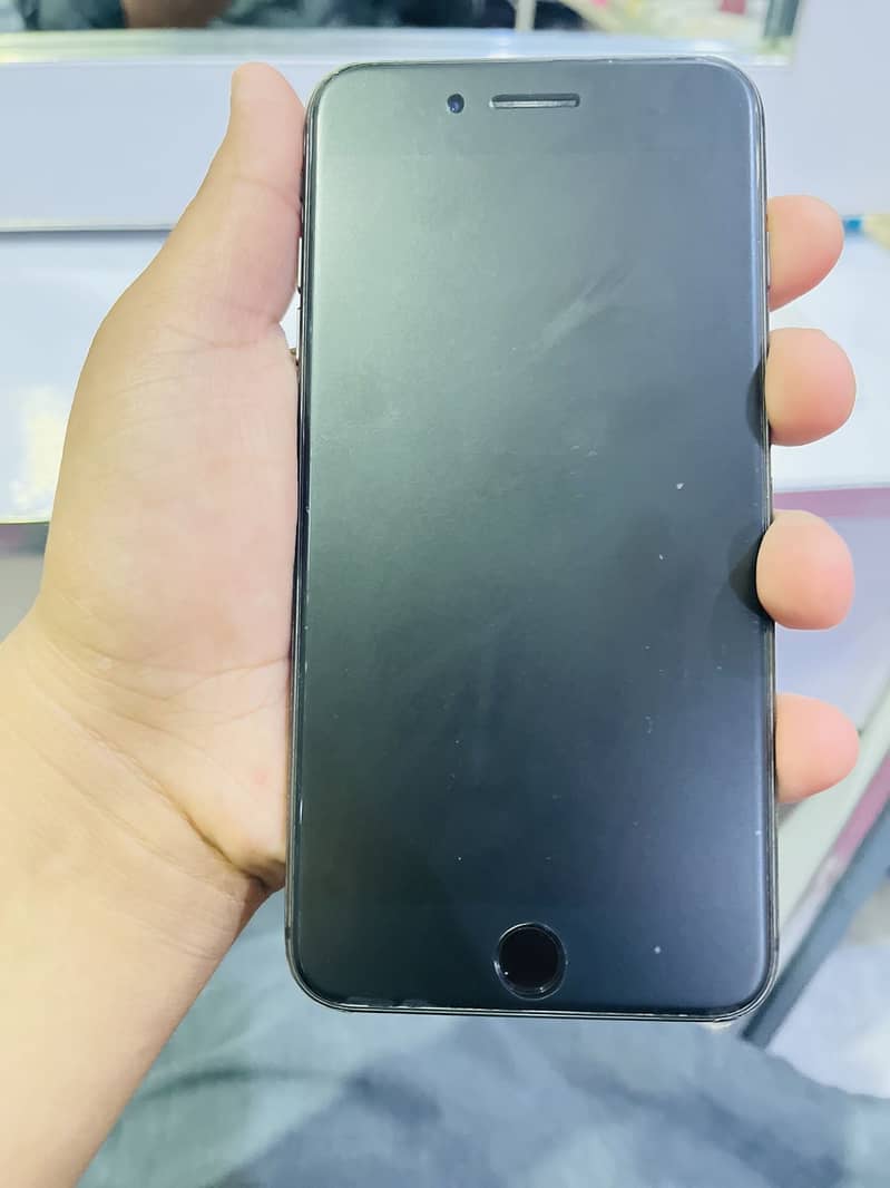 Apple iPhone 8 Plus 3