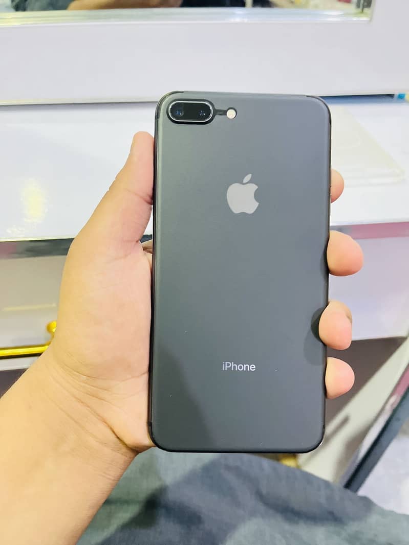 Apple iPhone 8 Plus 4