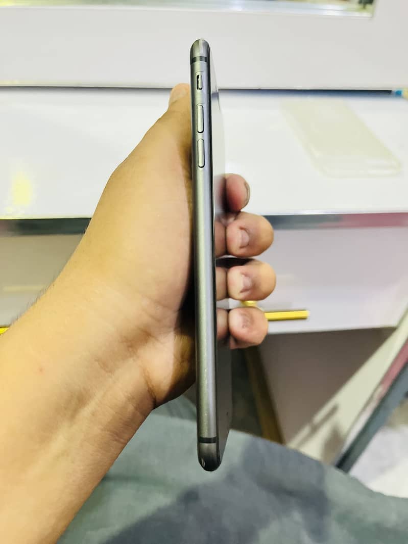 Apple iPhone 8 Plus 5