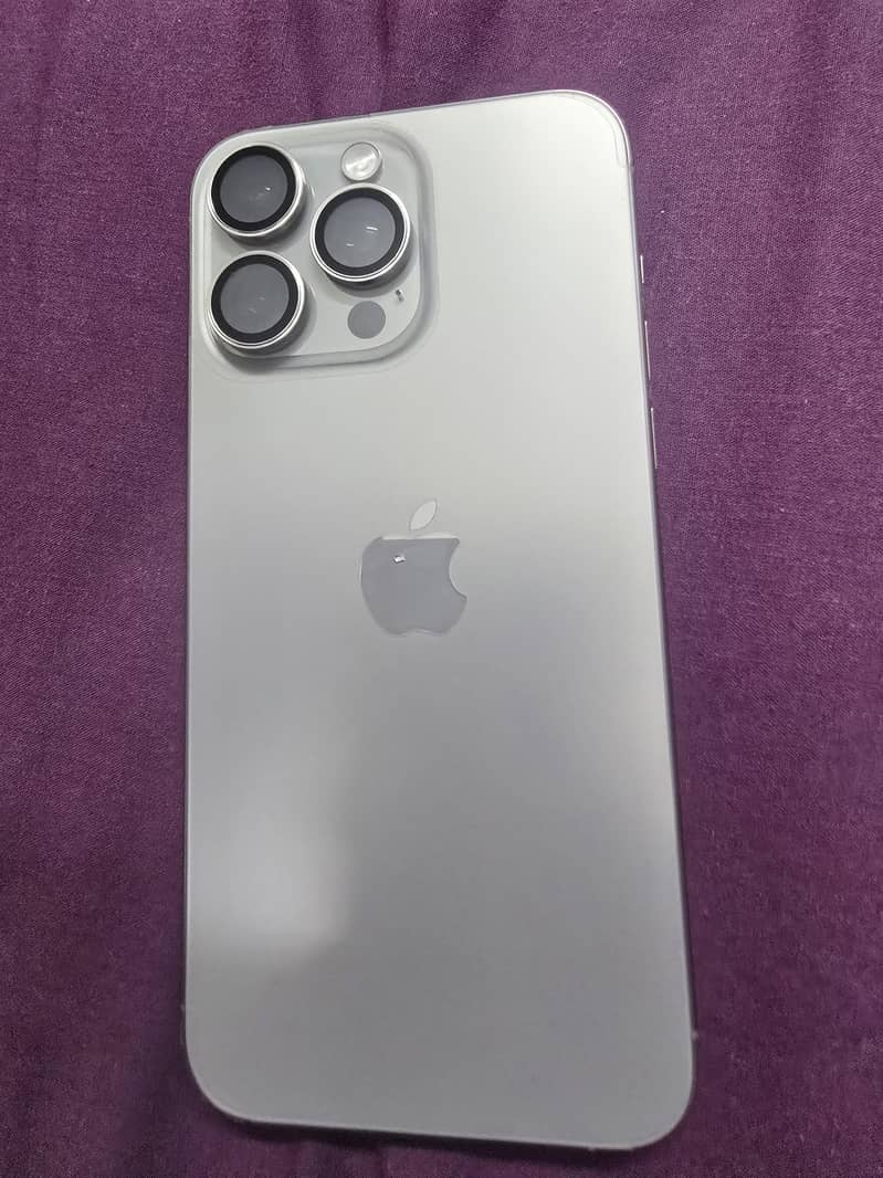 Apple iPhone 15 Pro Max 1