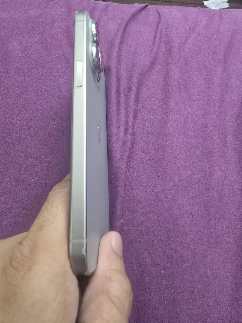Apple iPhone 15 Pro Max 4