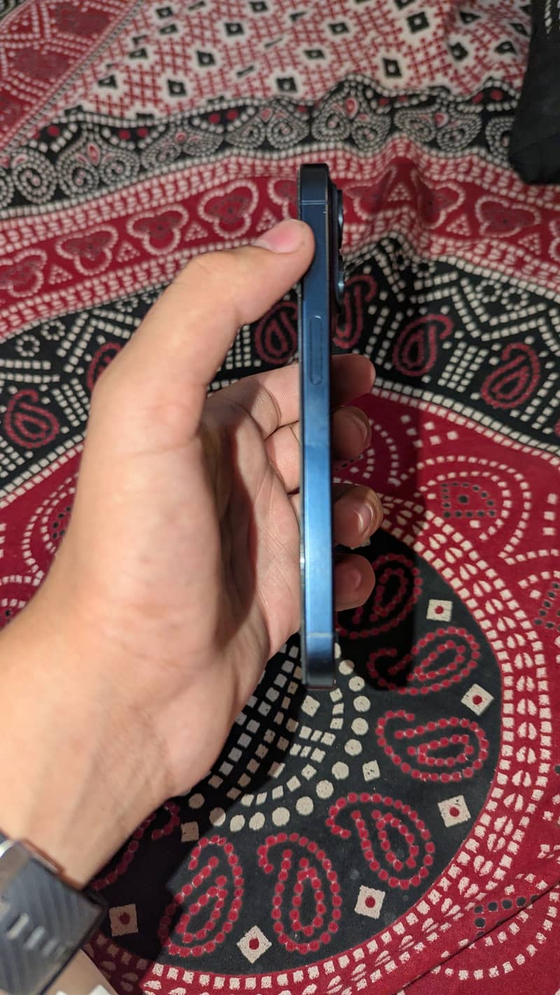 Apple iPhone 15 Pro 3