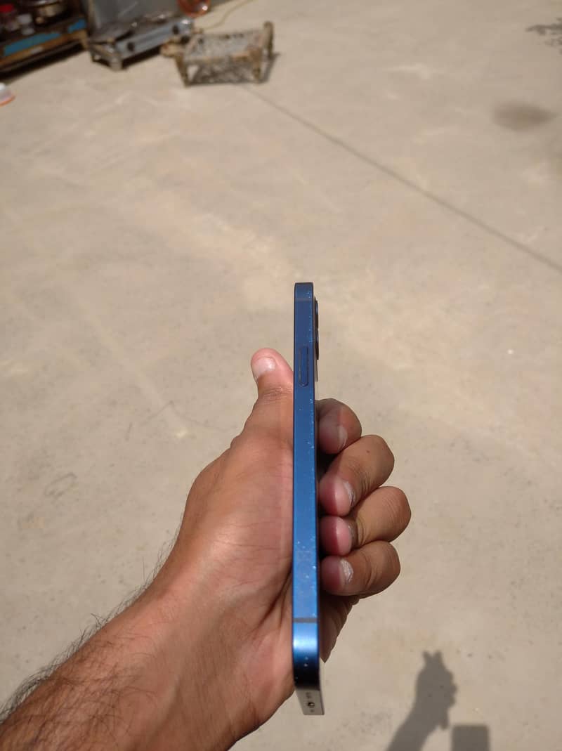 Apple iPhone 12 3