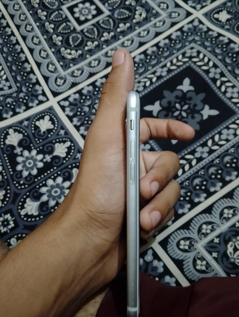 Apple iPhone 7 4