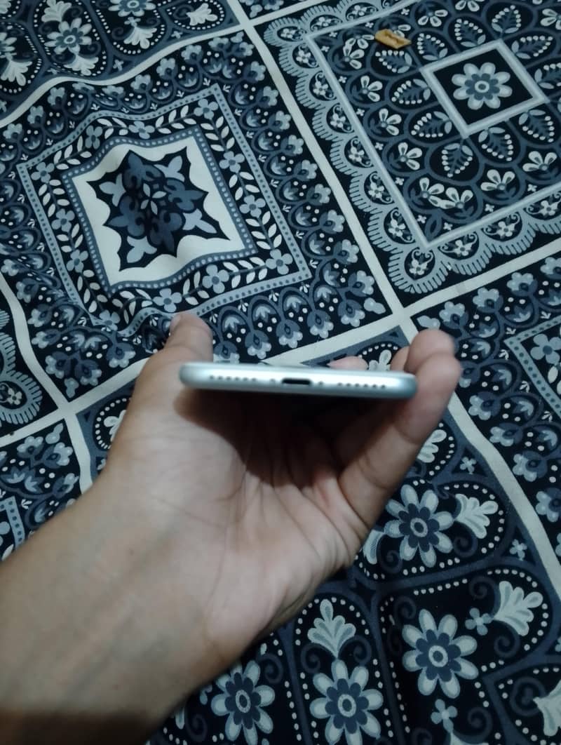 Apple iPhone 7 6