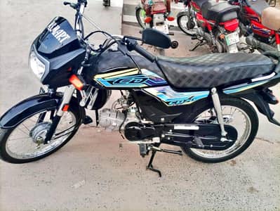 بلکل نیو کنڈیشن جیسے ابھی شوروم سے لی ہے تمام کاغذات مکمل بائیو میٹرک
