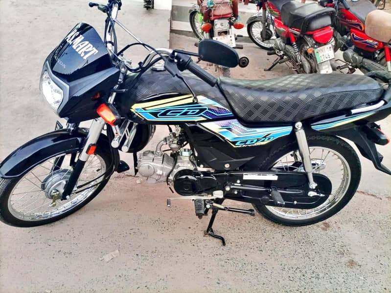 بلکل نیو کنڈیشن جیسے ابھی شوروم سے لی ہے تمام کاغذات مکمل بائیو میٹرک 1