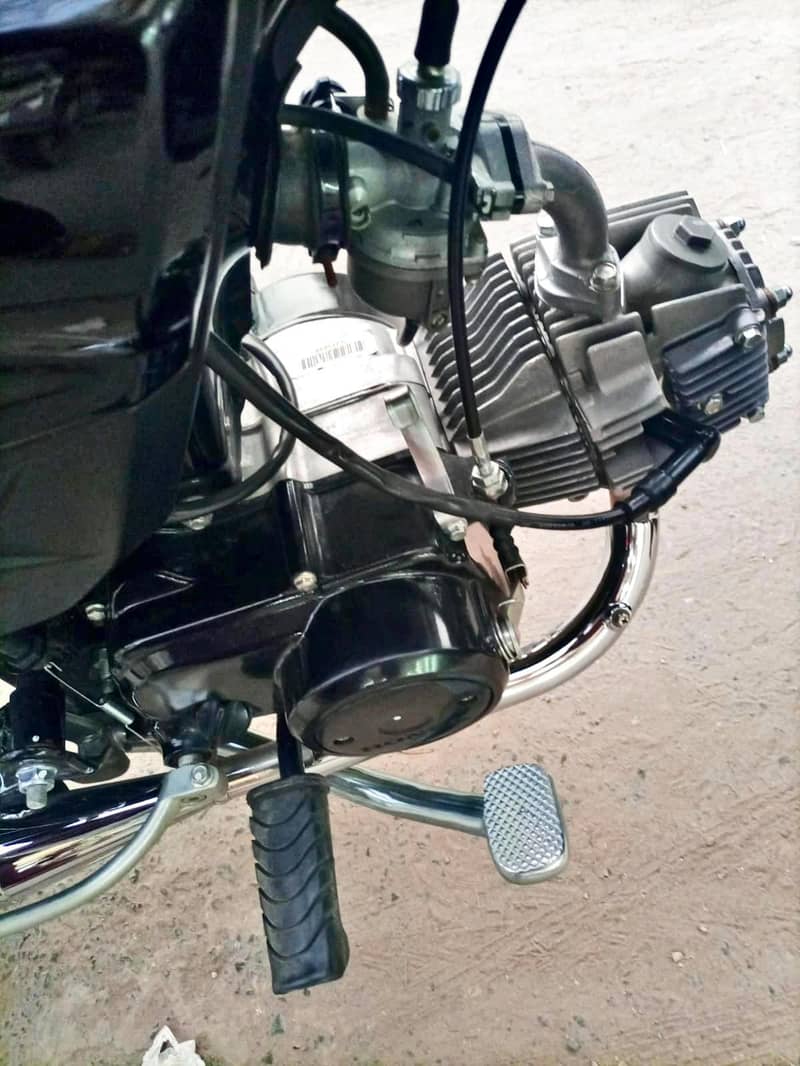 بلکل نیو کنڈیشن جیسے ابھی شوروم سے لی ہے تمام کاغذات مکمل بائیو میٹرک 7