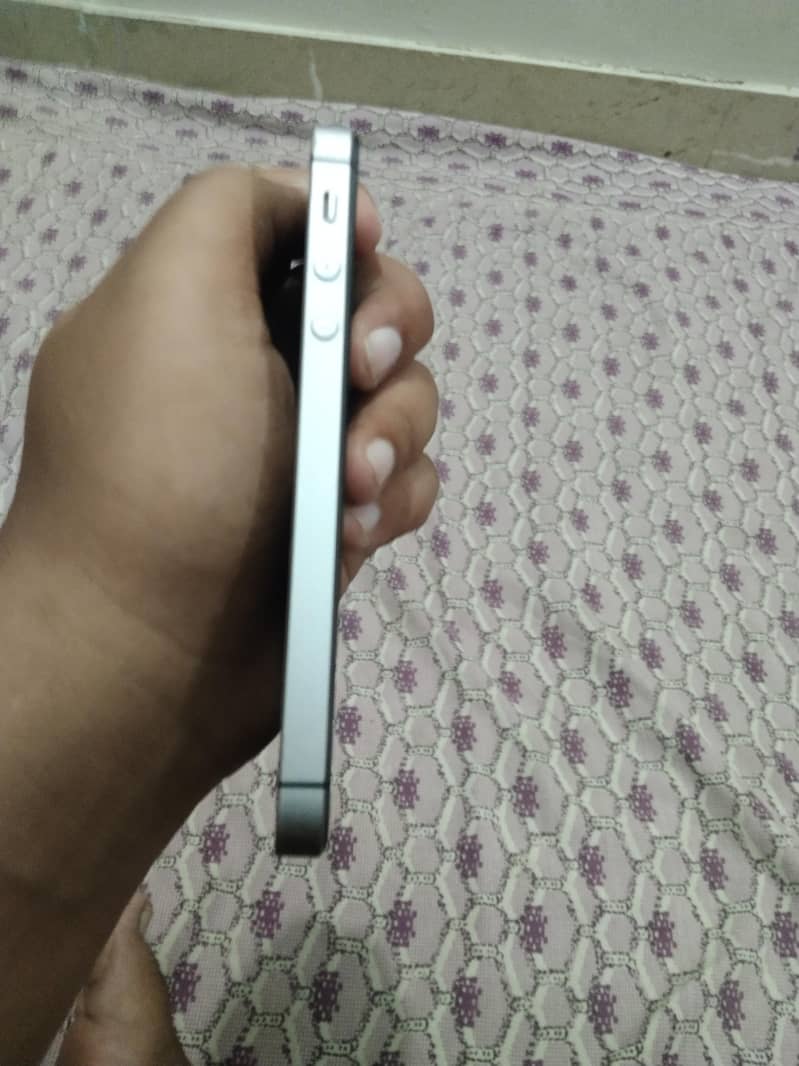 Apple iPhone SE 6