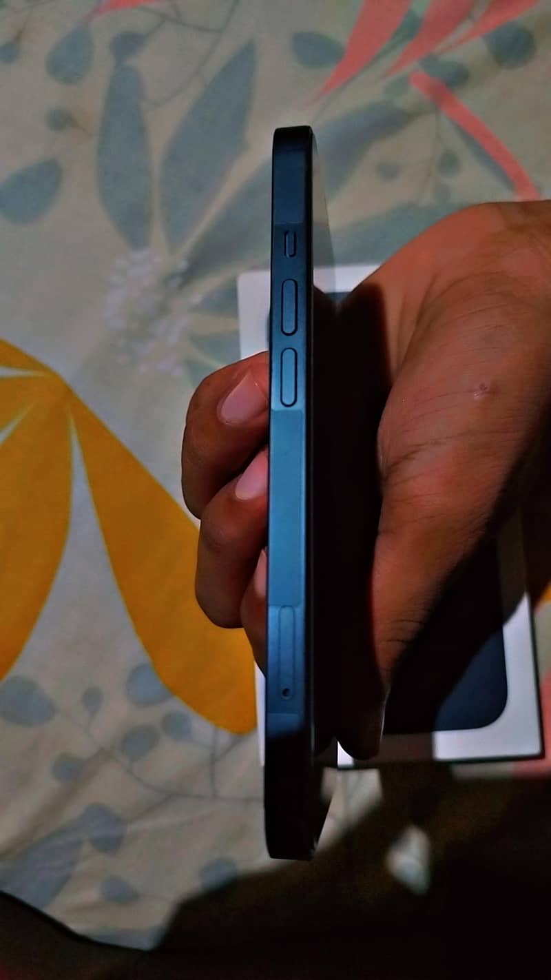 Apple iPhone 13 2