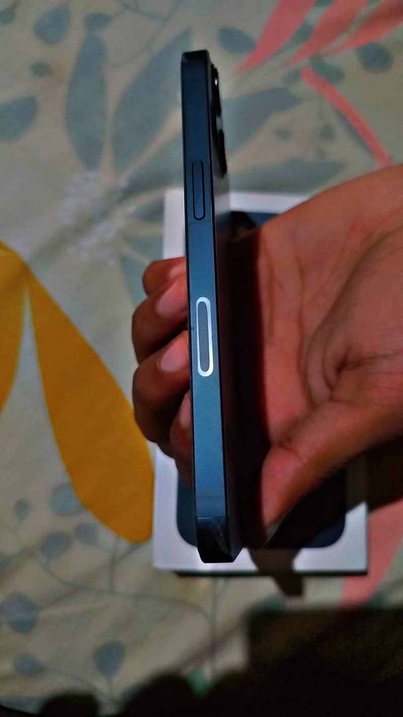 Apple iPhone 13 3