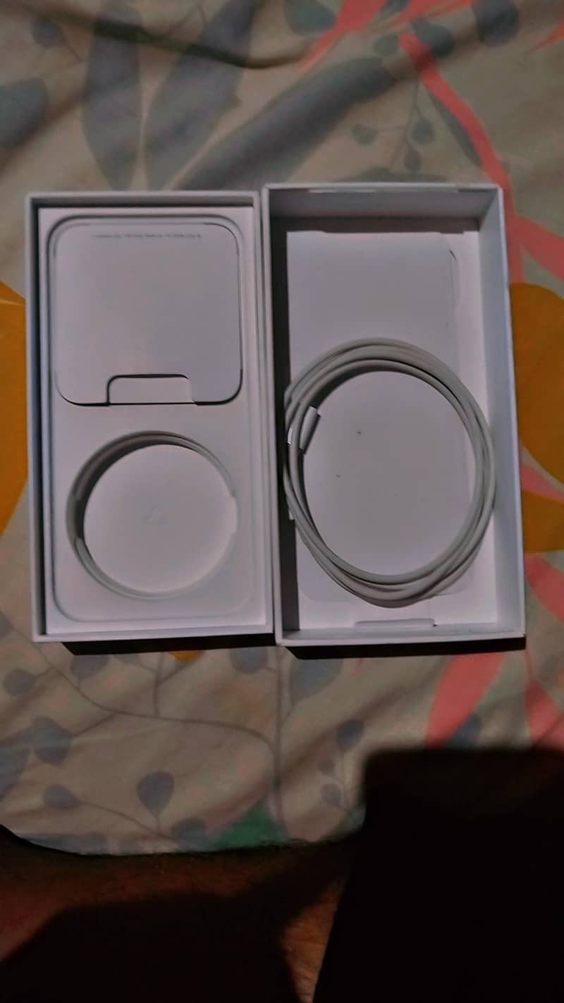 Apple iPhone 13 5