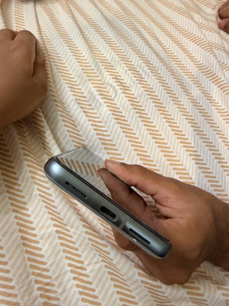 Google Pixel 8 11