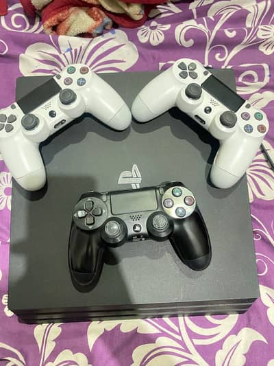 Ps4 pro 1 tb 3 controllers