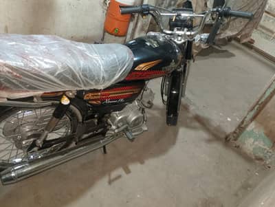unique plus 70cc red plus golden patta