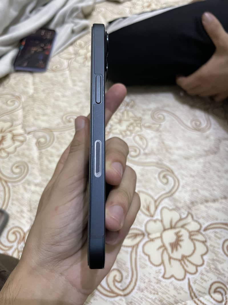 Apple iPhone 13 5