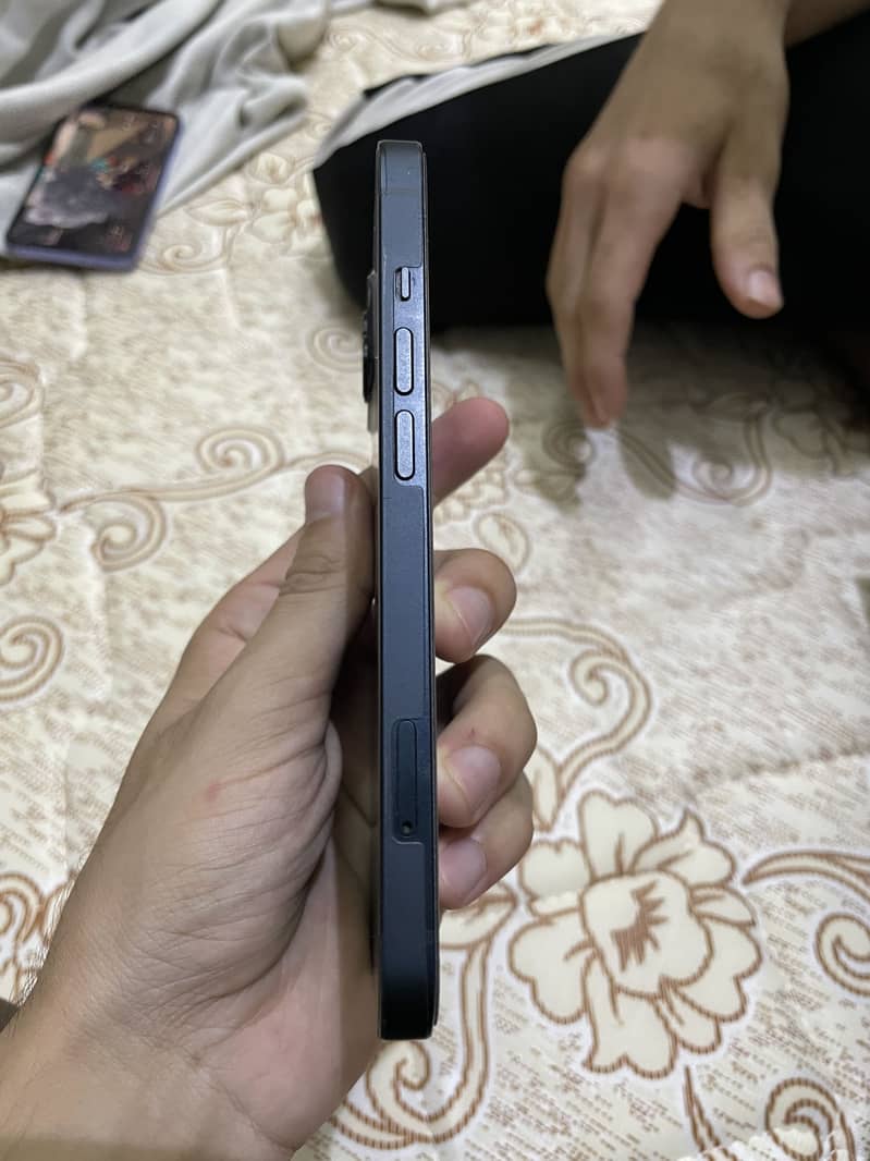 Apple iPhone 13 6