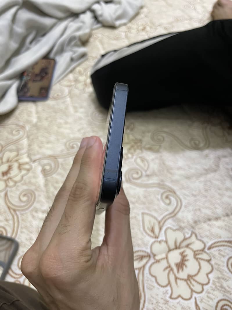Apple iPhone 13 7