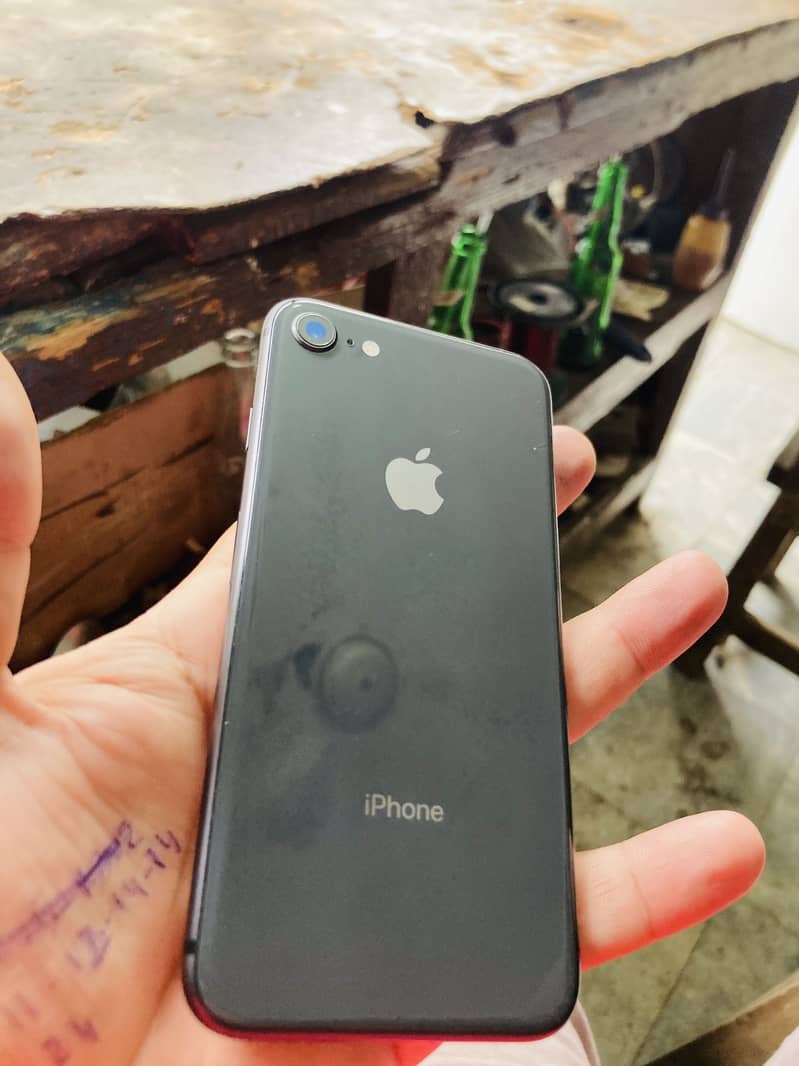 Apple iPhone 8 1