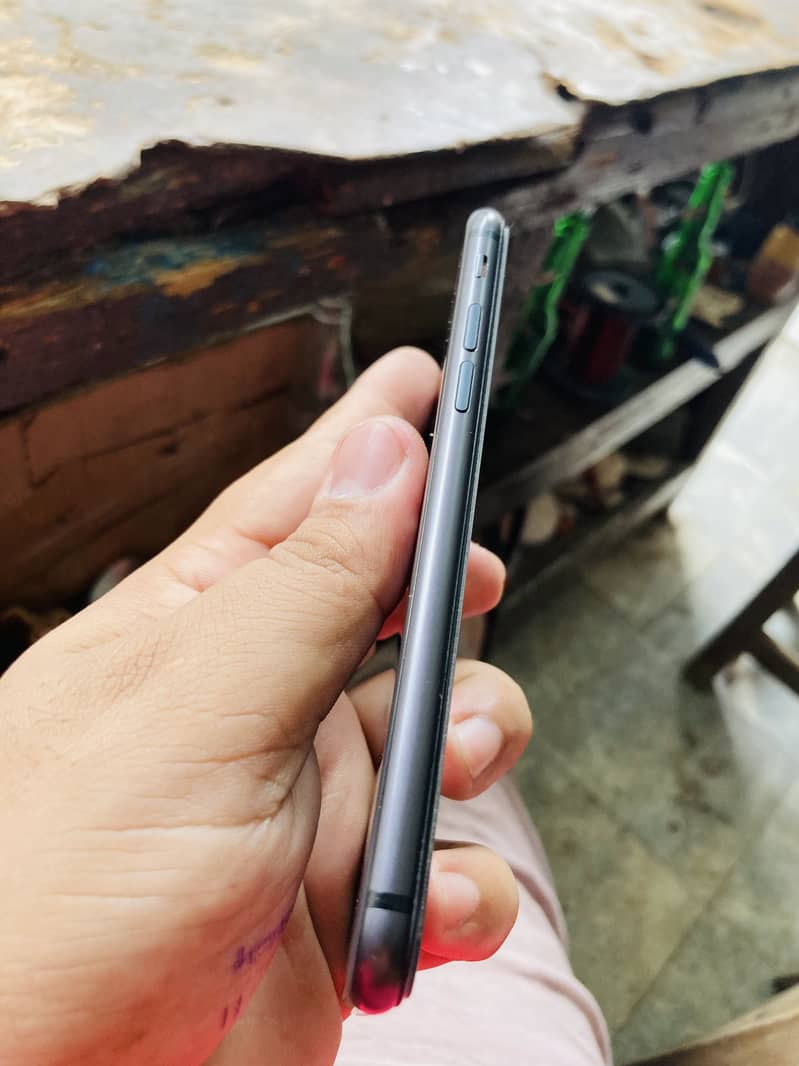 Apple iPhone 8 3