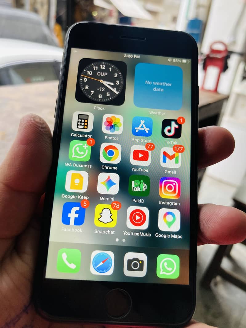 Apple iPhone 8 4