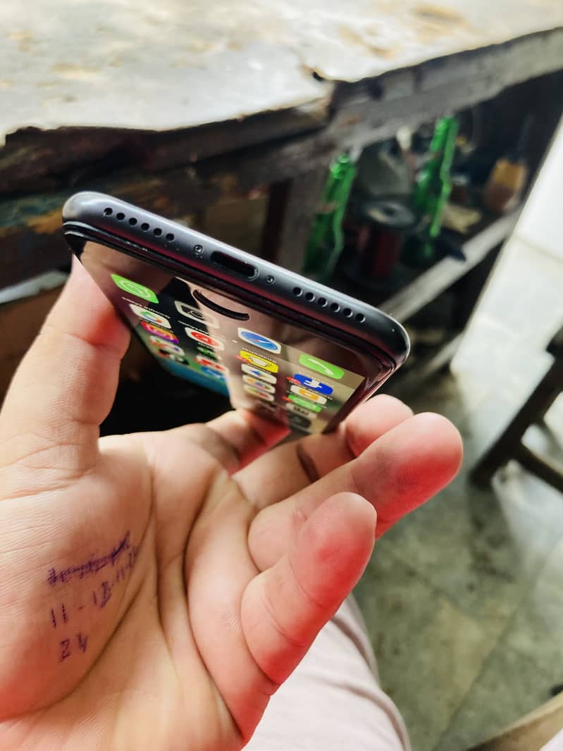 Apple iPhone 8 6