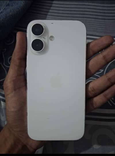 Apple iPhone 16