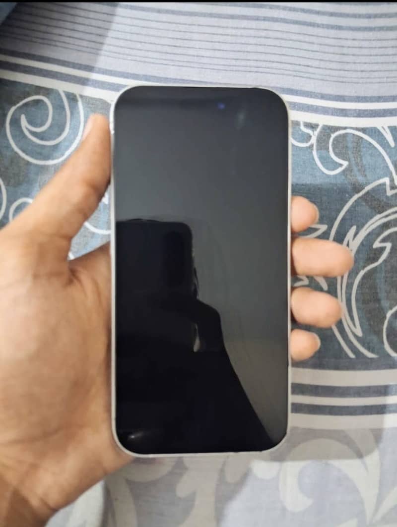 Apple iPhone 16 2