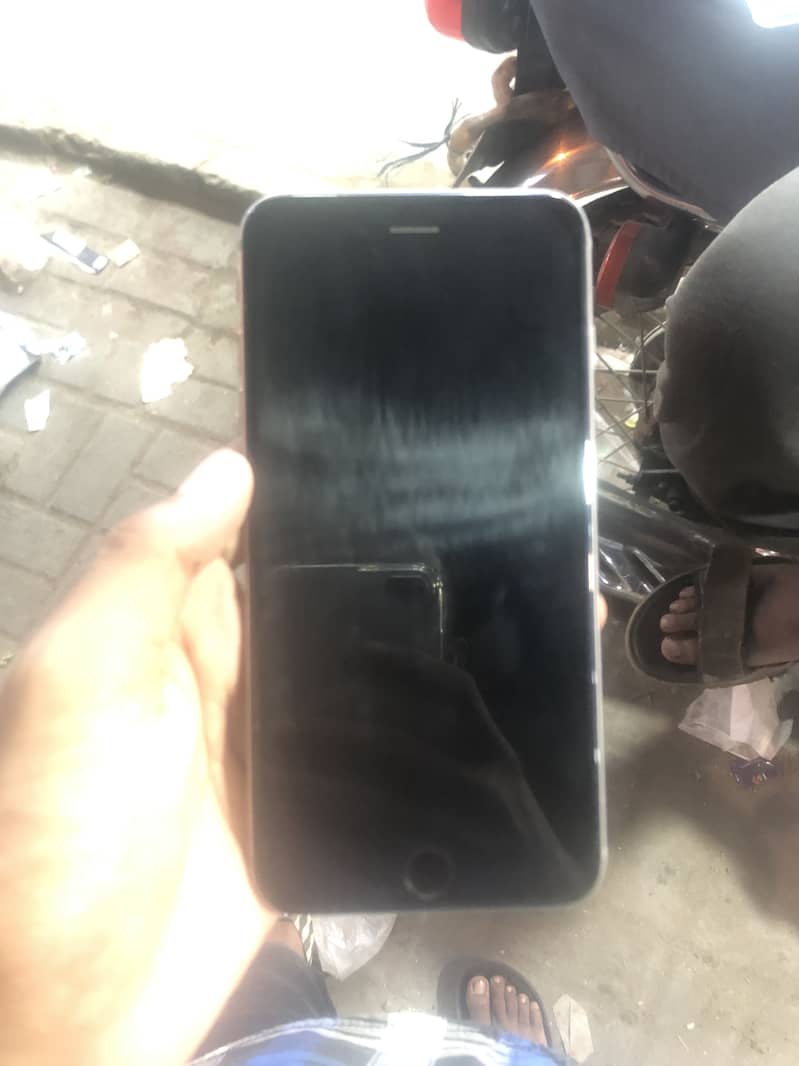 Apple iPhone 6 Plus 0