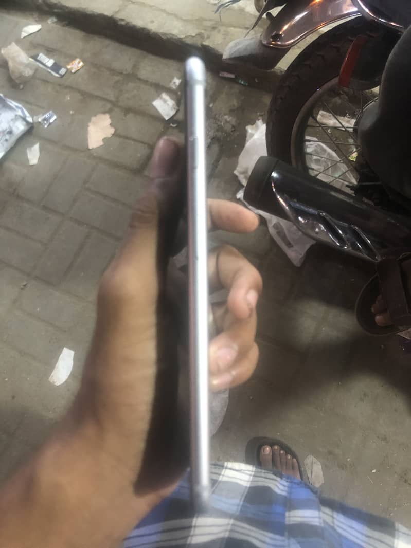 Apple iPhone 6 Plus 1