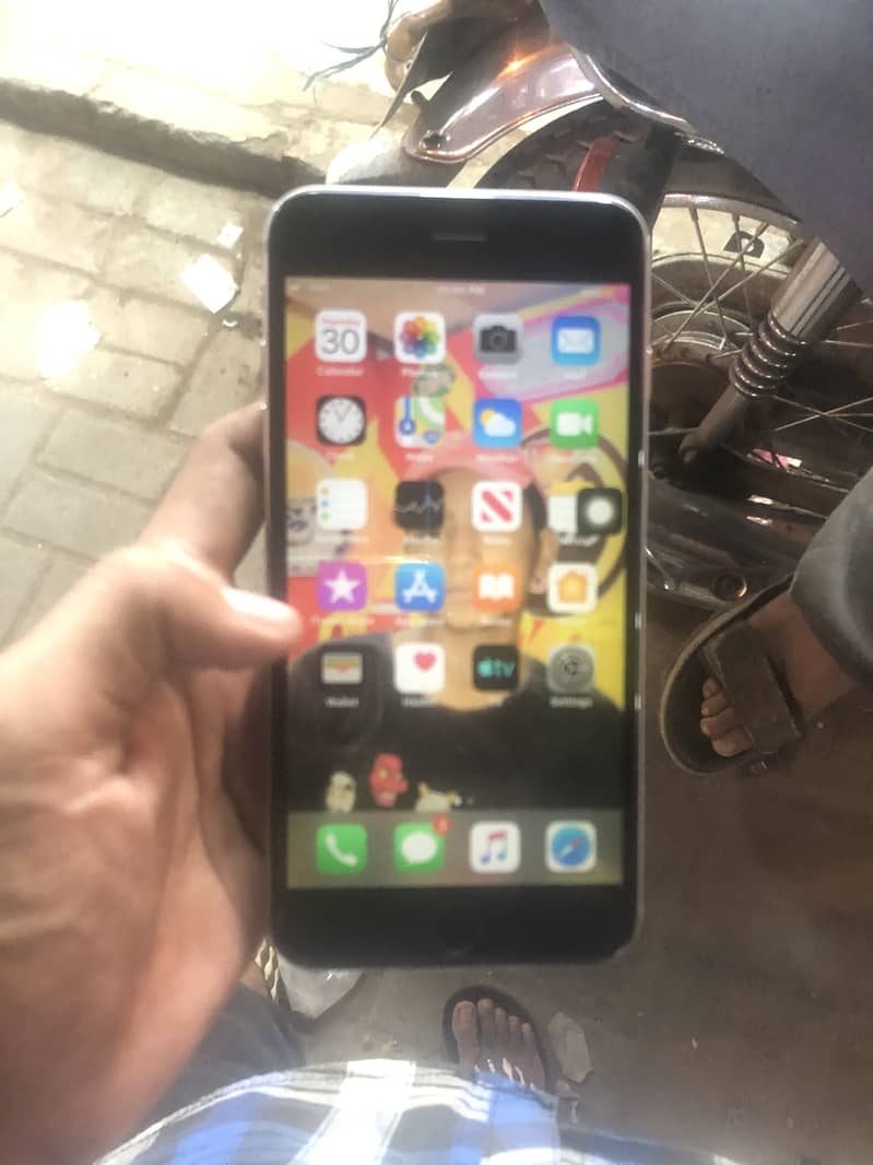 Apple iPhone 6 Plus 3