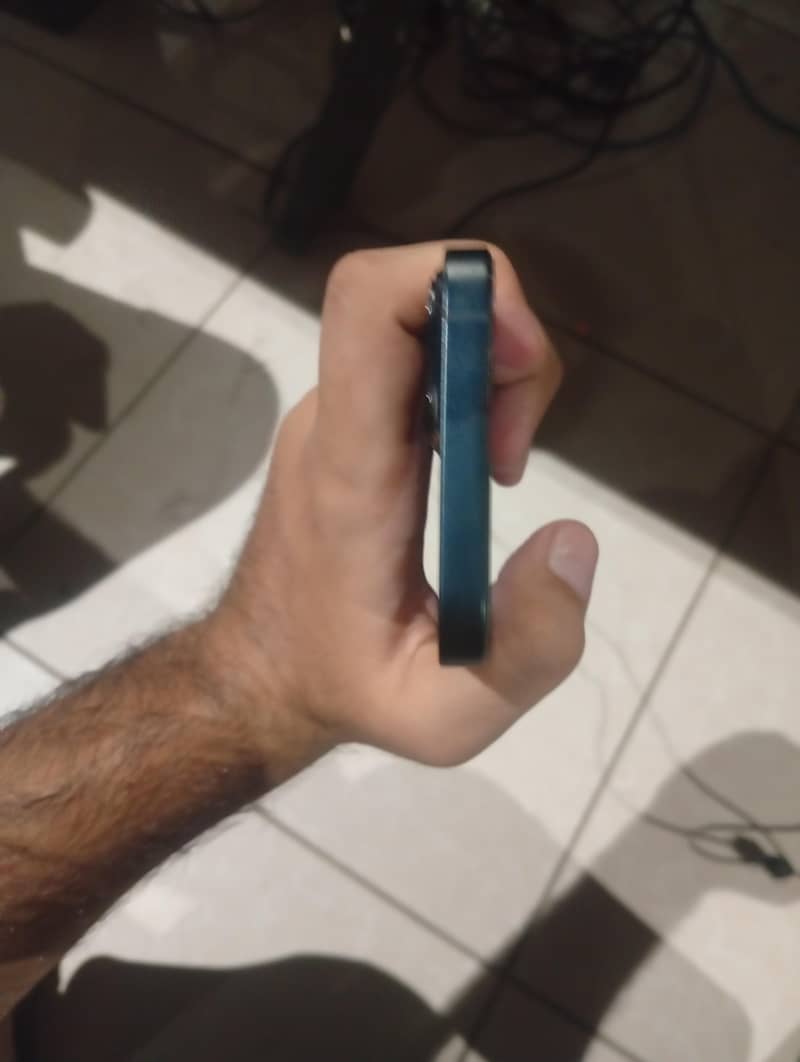 Apple iPhone 13 2