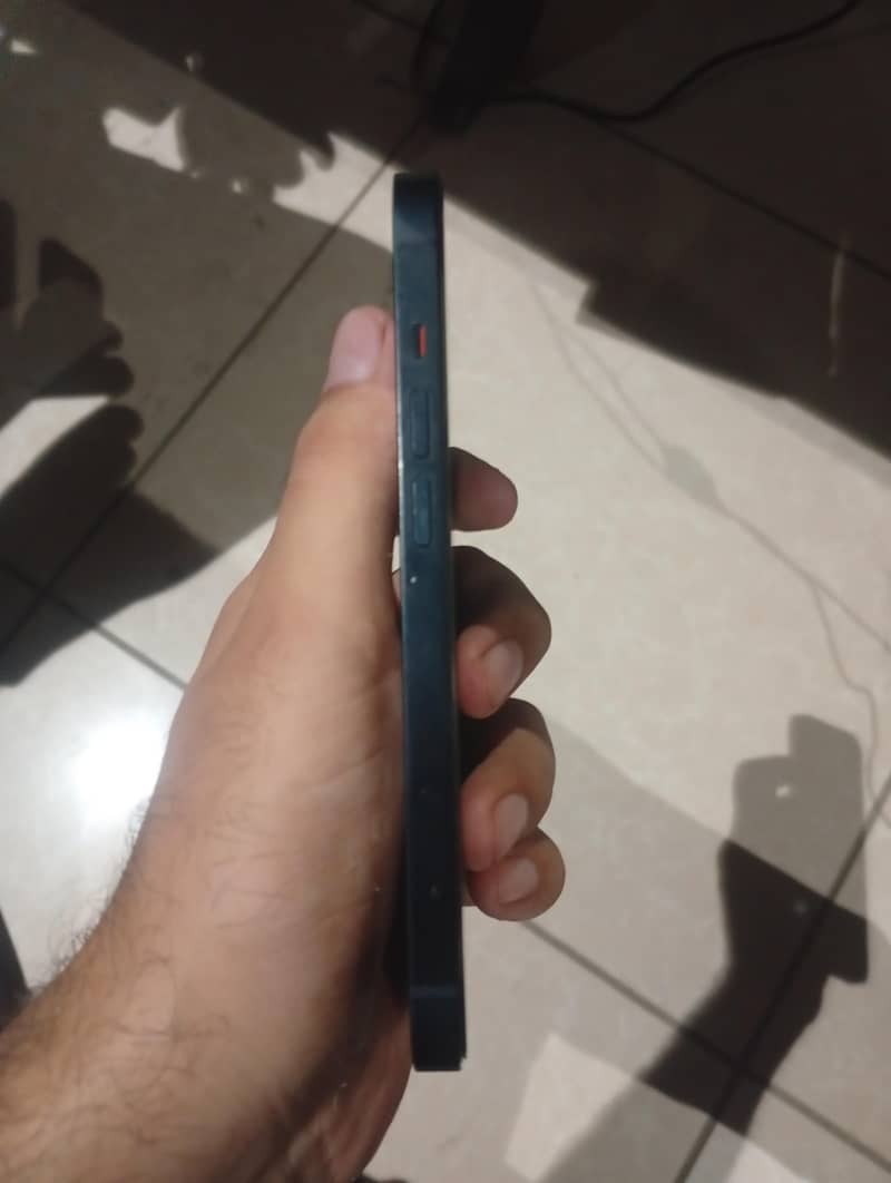 Apple iPhone 13 4