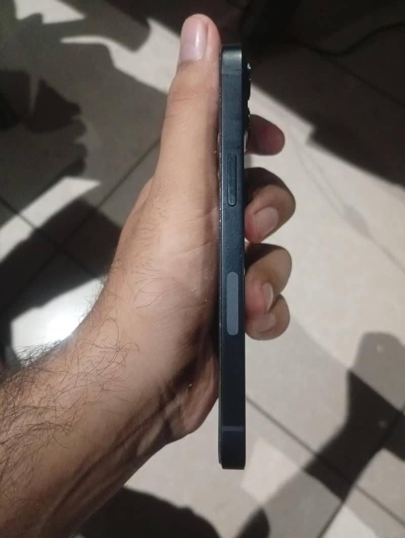 Apple iPhone 13 5