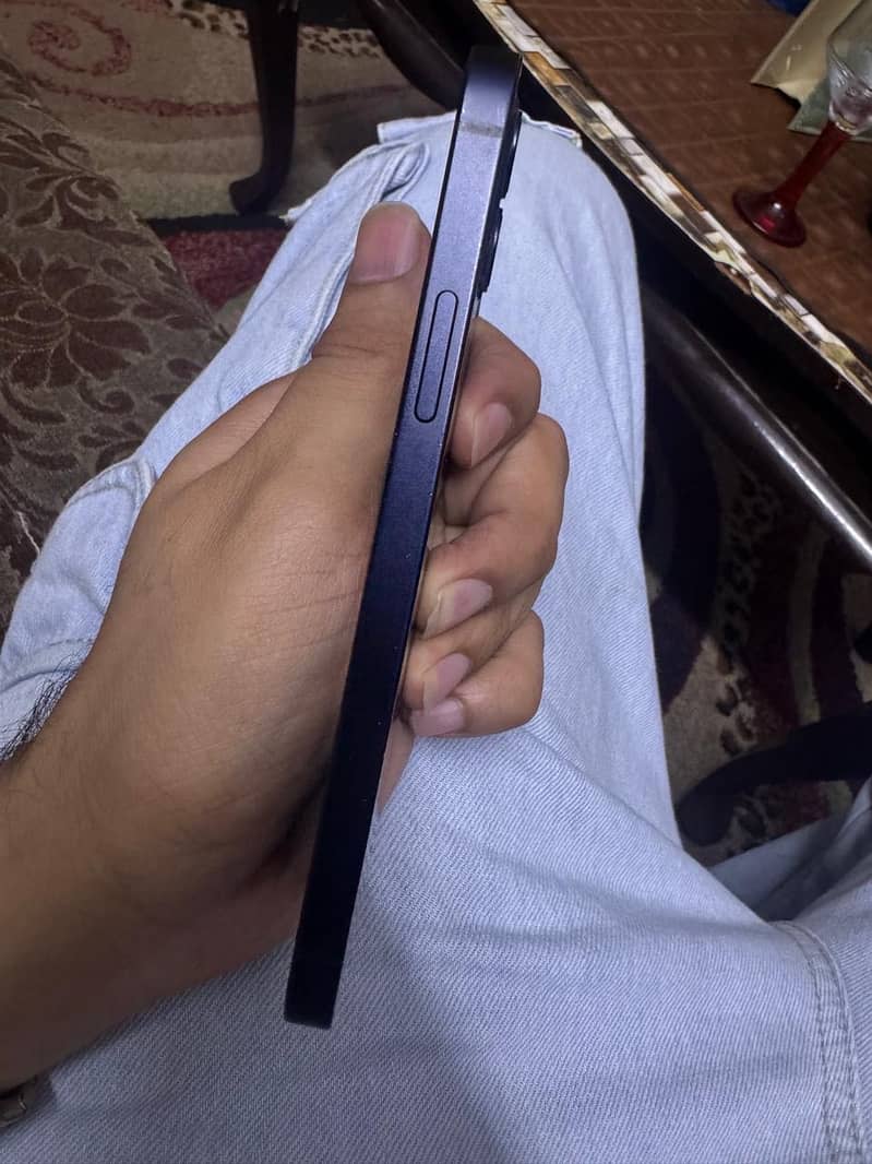 Apple iPhone 12 4